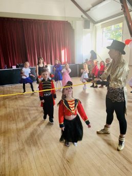 Game of limbo for children