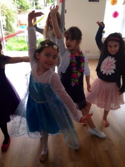 Girl in a Frozen themed costume